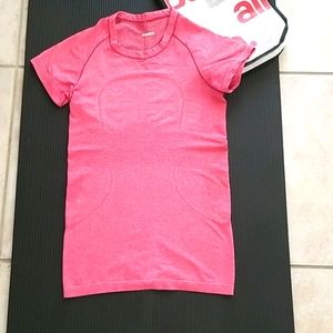 Lululemon Swiftly Tech short sleeve Top